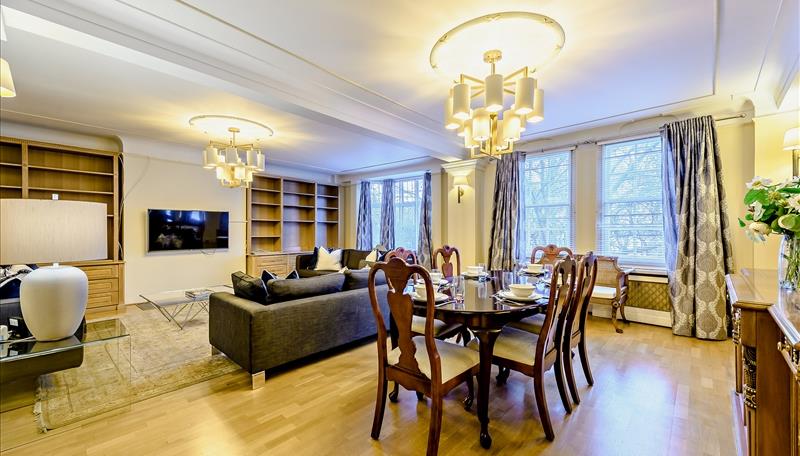 5 bed property in Park Road, London